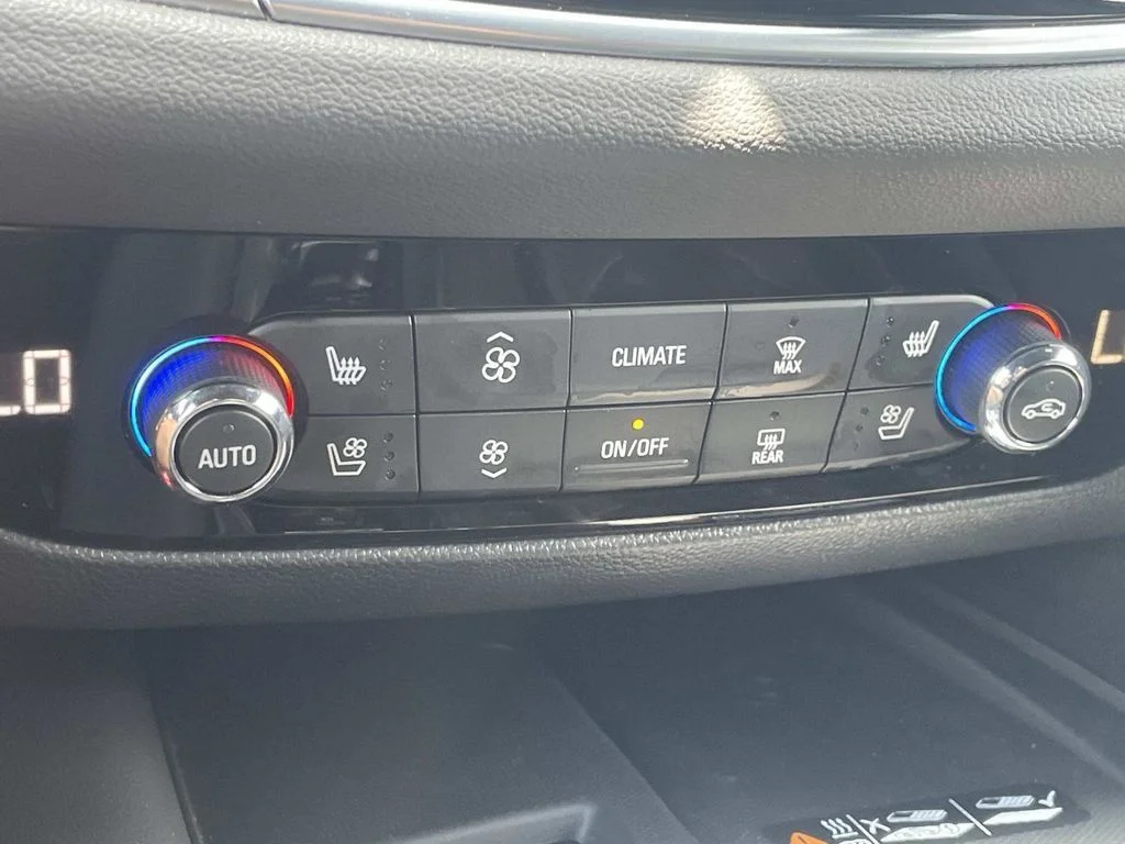 Used 2022 Blue Buick Avenir image 21