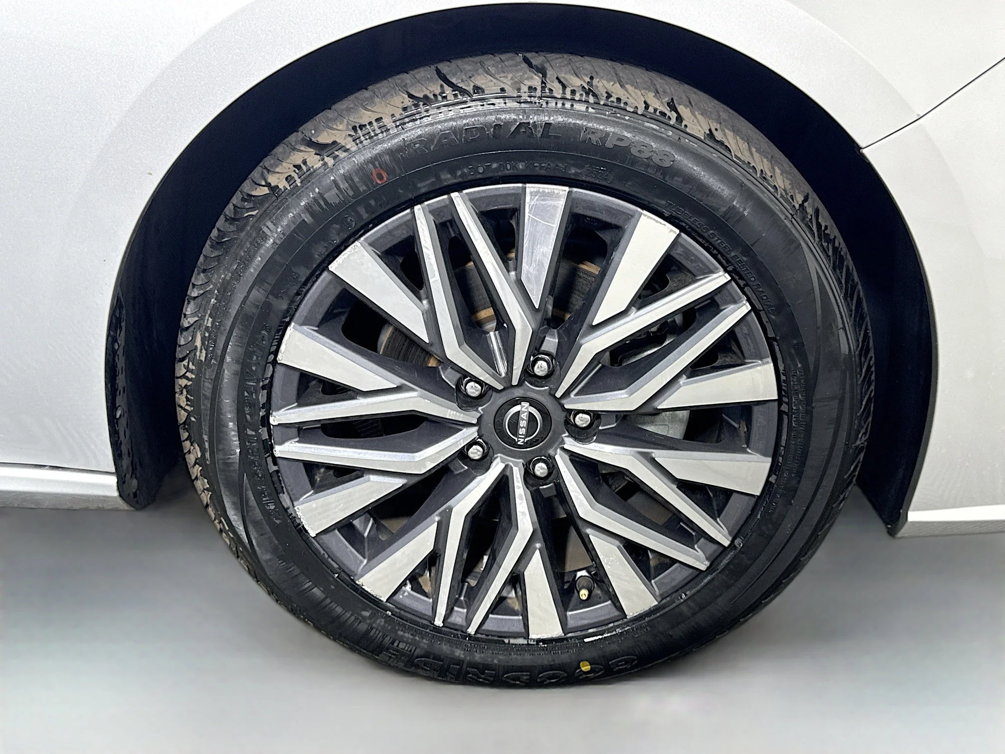 Used 2023 Brilliant Silver Metallic Nissan 2.5 SV image 28