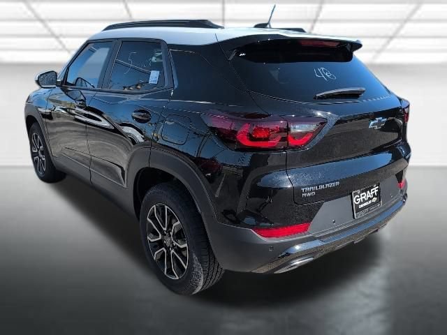 New 2026 Mosaic Black Metallic Chevrolet ACTIV image 2