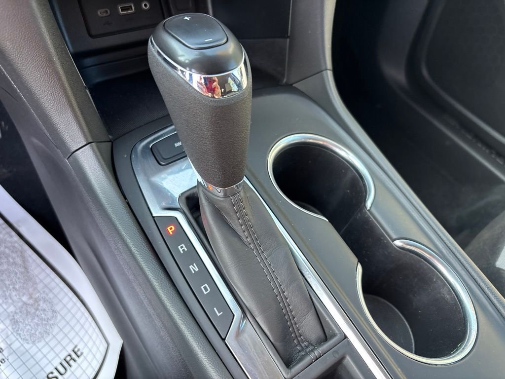 Used 2021 White Chevrolet LS image 29