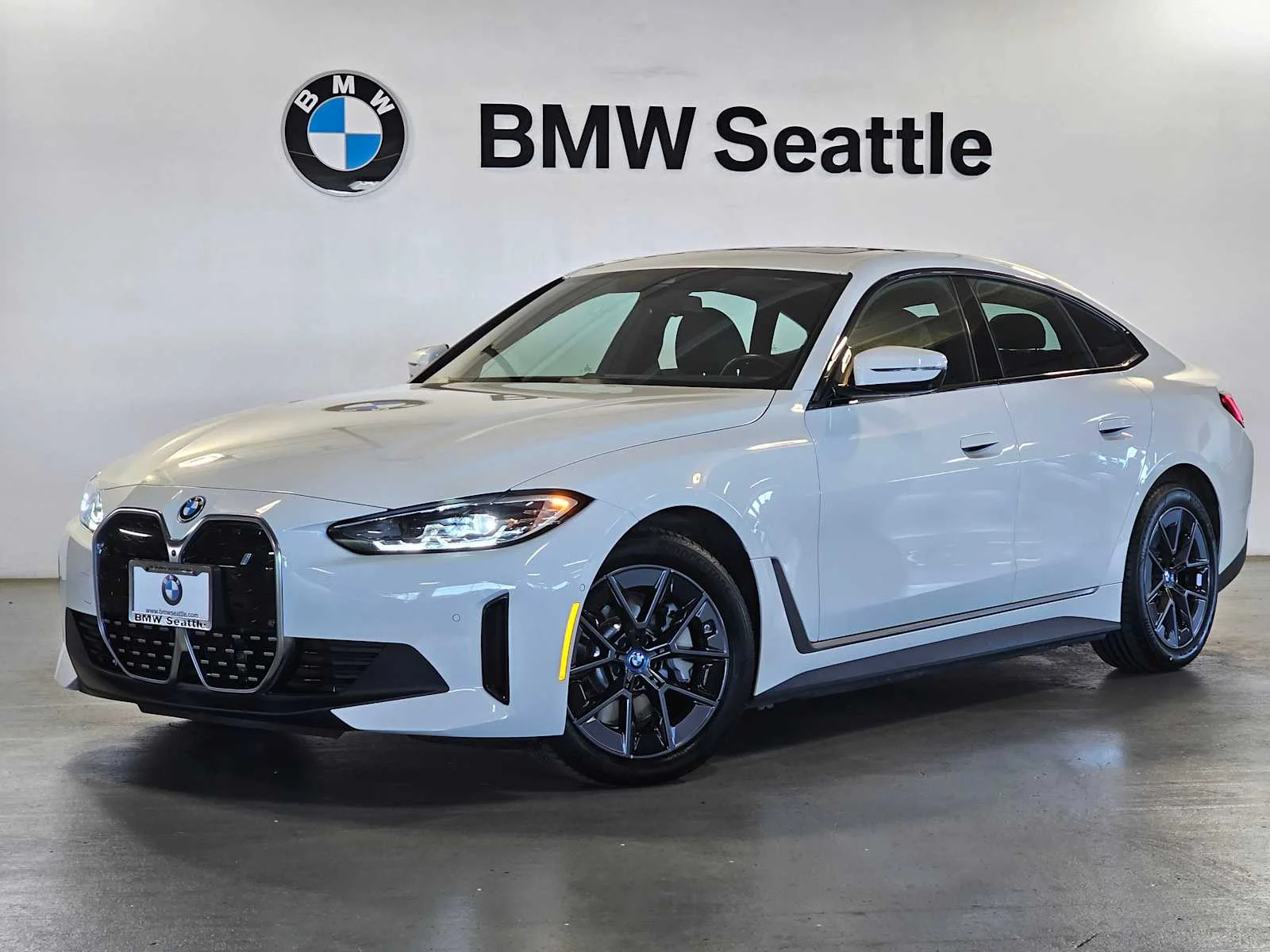 2023 BMW i4 eDrive35's photo