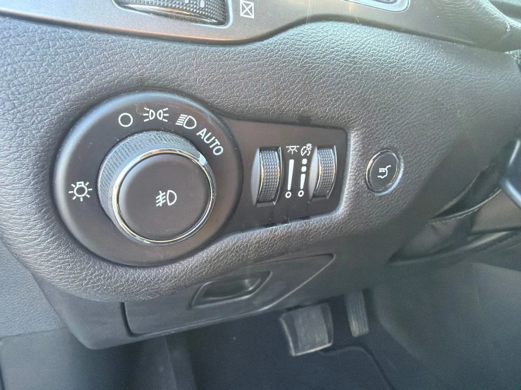 Used 2019 Gray Jeep Limited image 16
