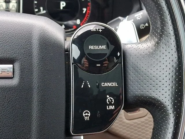 Used 2018  Land Rover SE R-Dynamic image 22