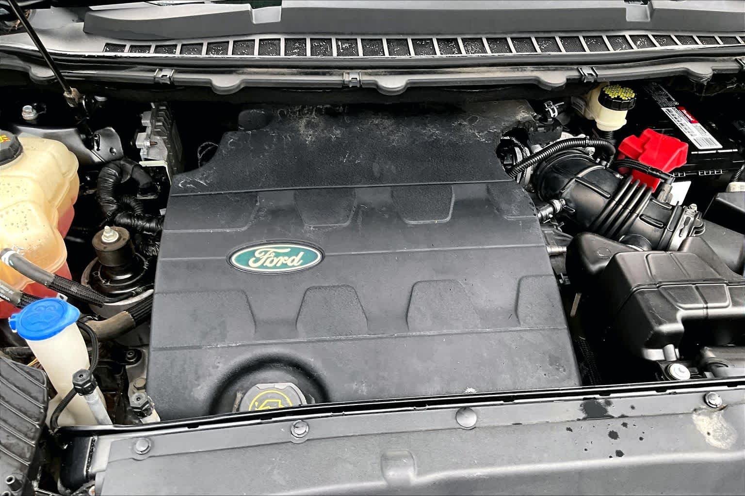 Used 2015 Magnetic Metallic Ford SEL image 35