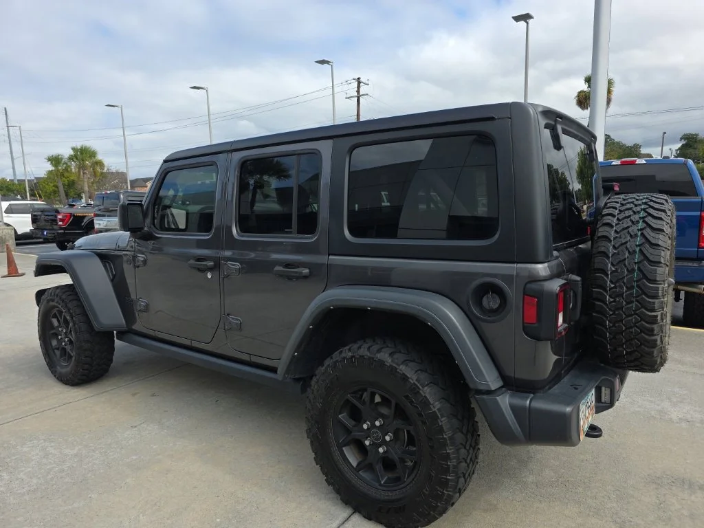 Used 2024 Crystal Metallic Jeep Sport image 8