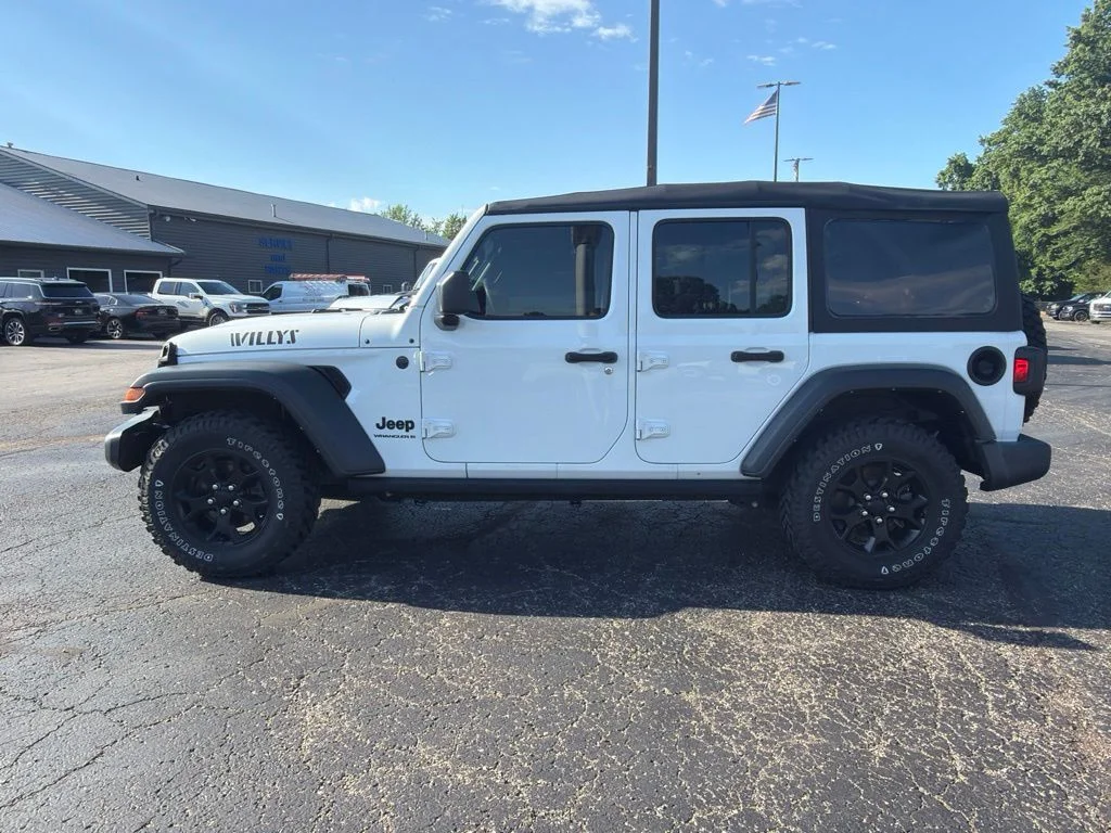 Used 2023 White Jeep Sport image 3