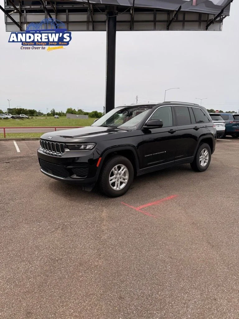 2024 Jeep Grand Cherokee Laredo's photo