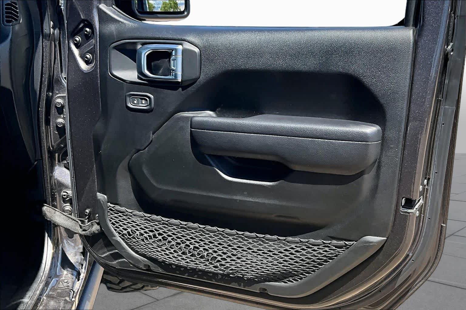 Used 2023 Granite Crystal Metallic Clearcoat Jeep Willys image 18