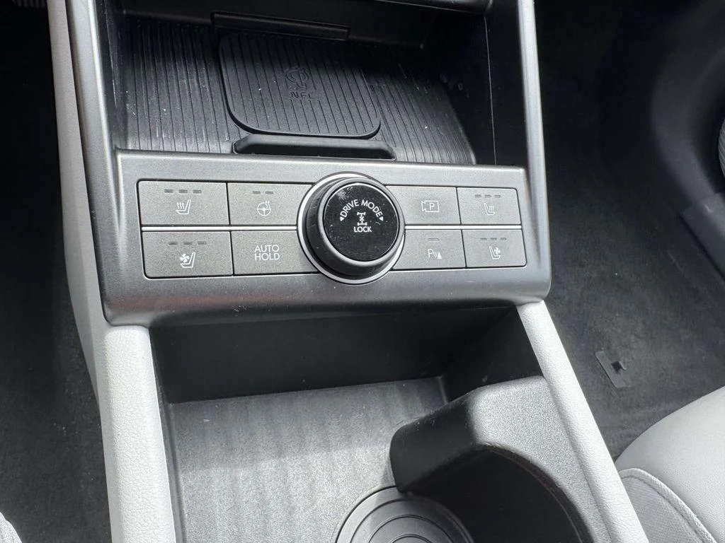 Used 2024 Neoteric Yellow Hyundai Limited image 29