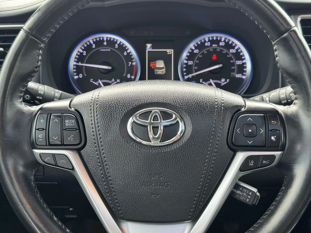 Used 2019 Gray Toyota XLE image 18