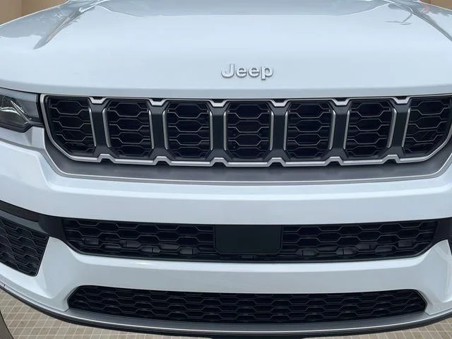 New 2026 White/off-white Jeep Limited image 10