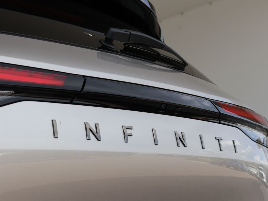 New 2026 2T WARM TITN INFINITI Autograph AWD image 35