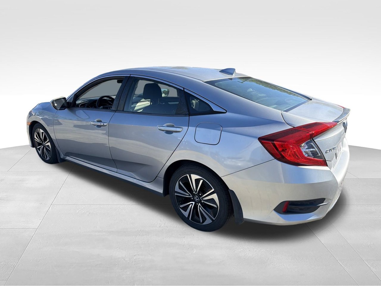 Used 2018 Silver Honda EX-T image 6