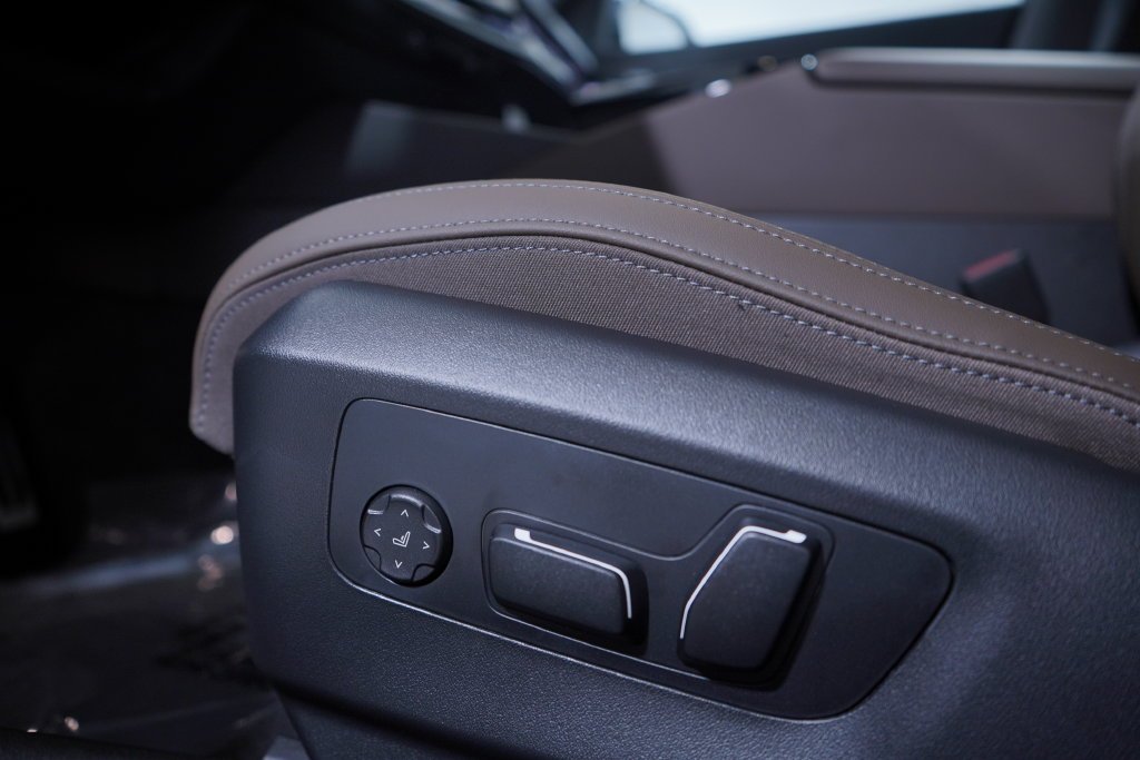 Used 2026 Carbon Black Metallic BMW 530i image 14