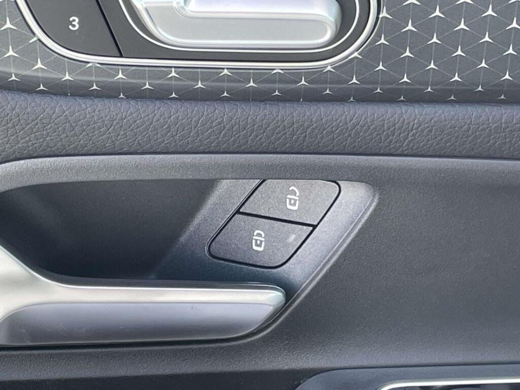 New 2026 Polar White Mercedes-Benz GLB 250 image 28