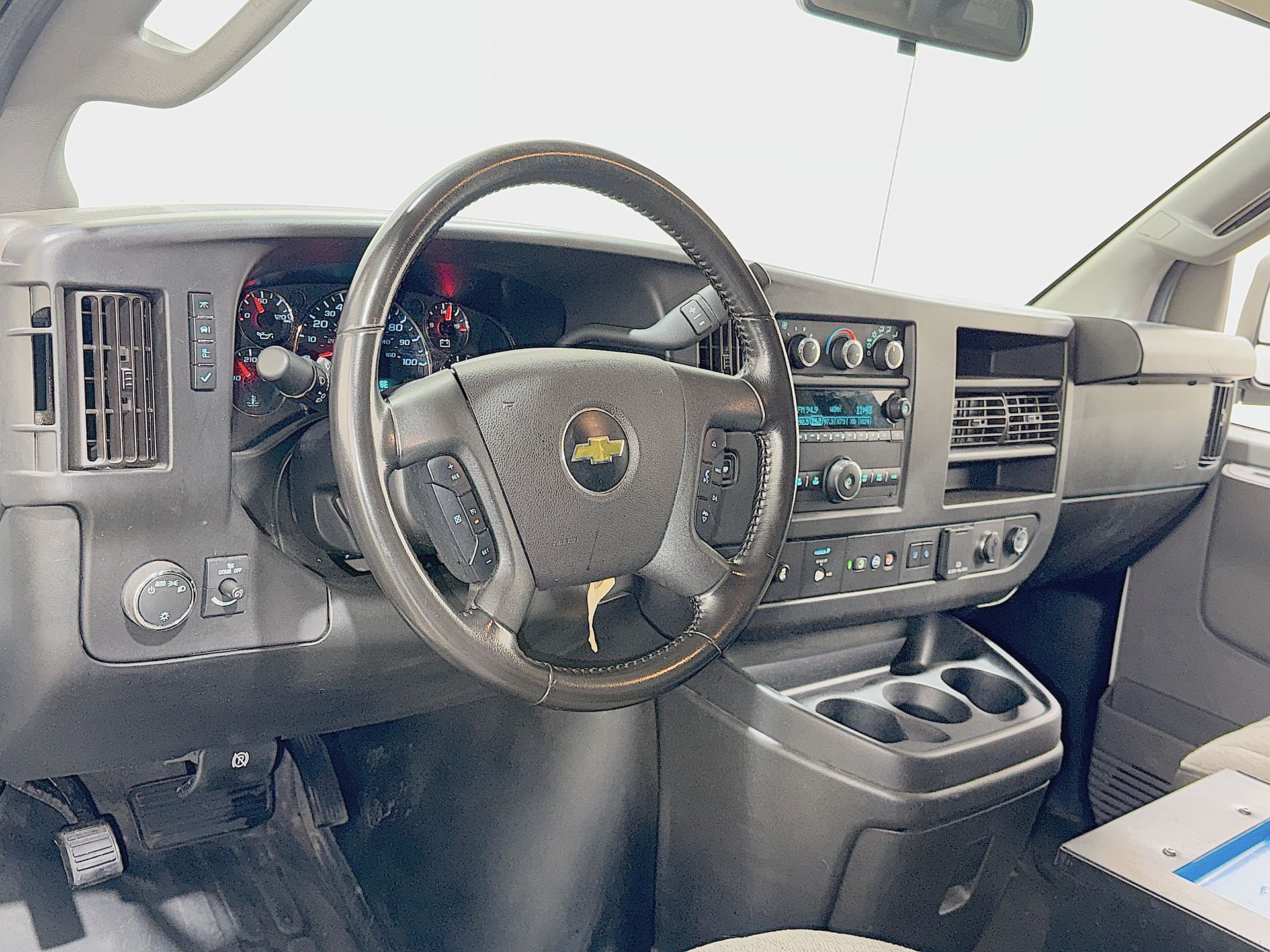 Used 2022 Summit White Chevrolet WT image 10
