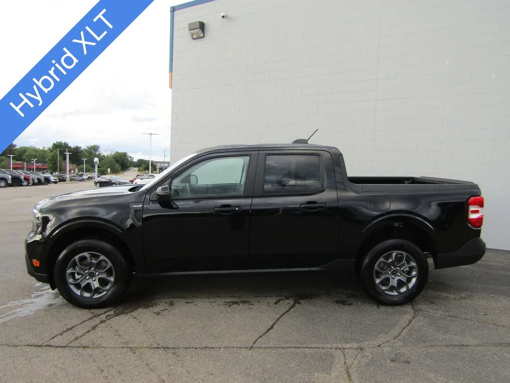 New 2026 Shadow Black Ford XLT image 2