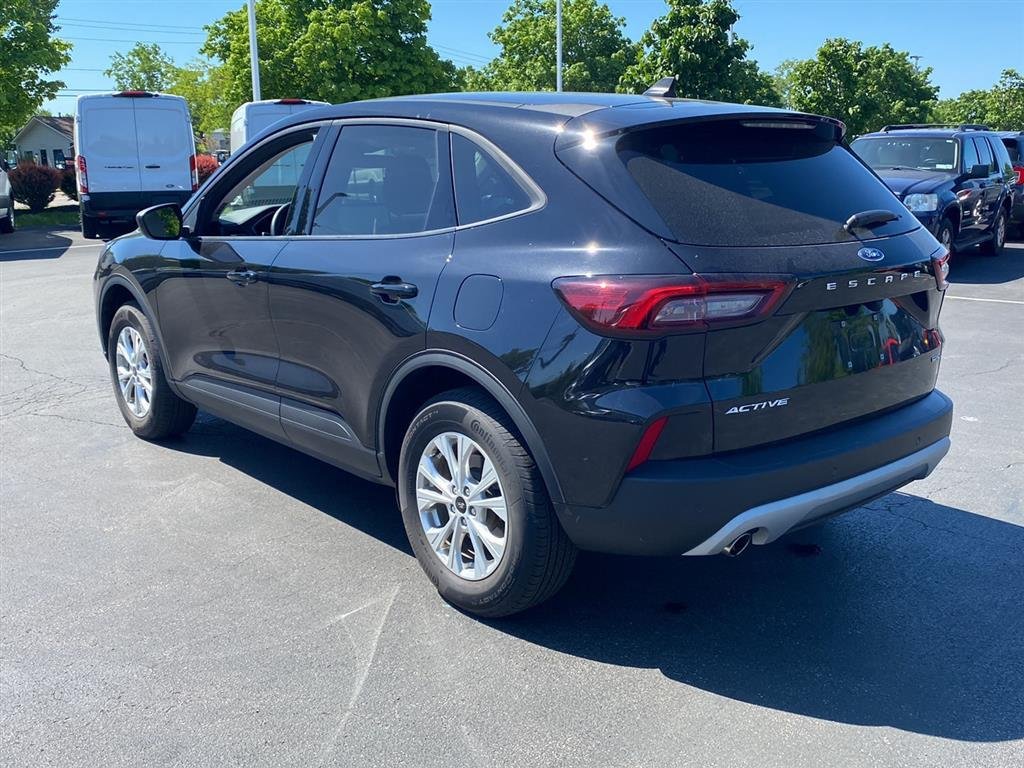 Used 2025 Agate Black Ford Active image 8