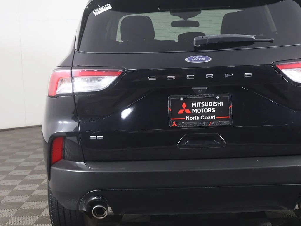 Used 2022 Black Ford SE image 13