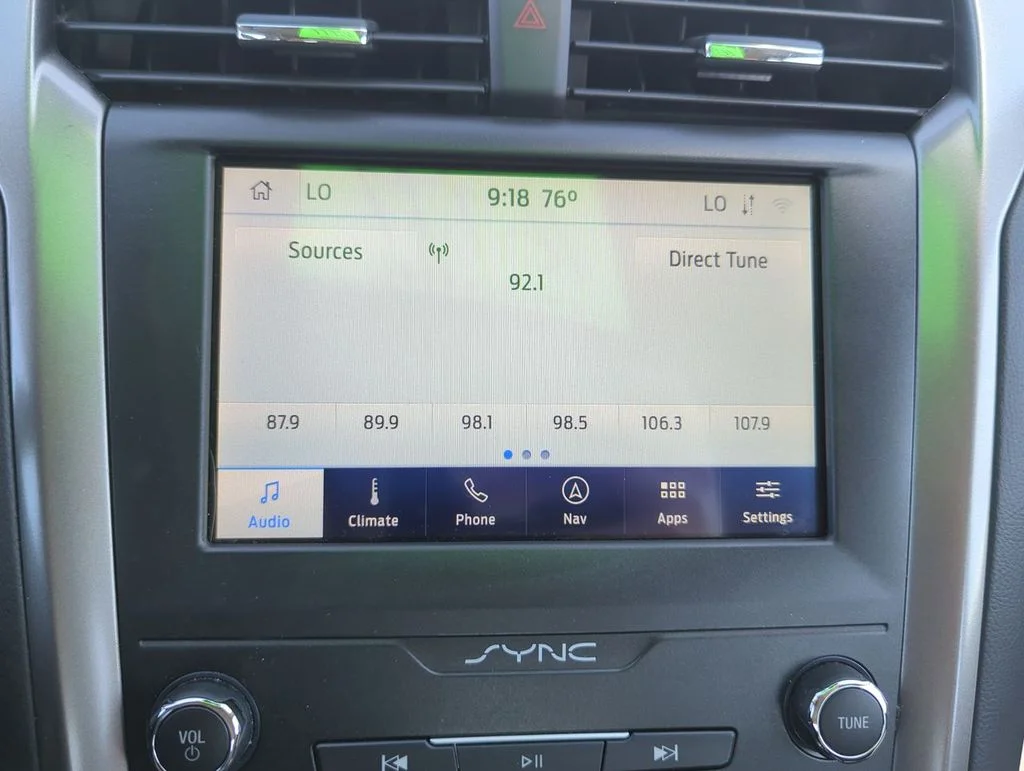 Used 2020 Black Ford SE image 17