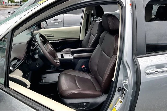 Used 2023 Silver Toyota Platinum image 18