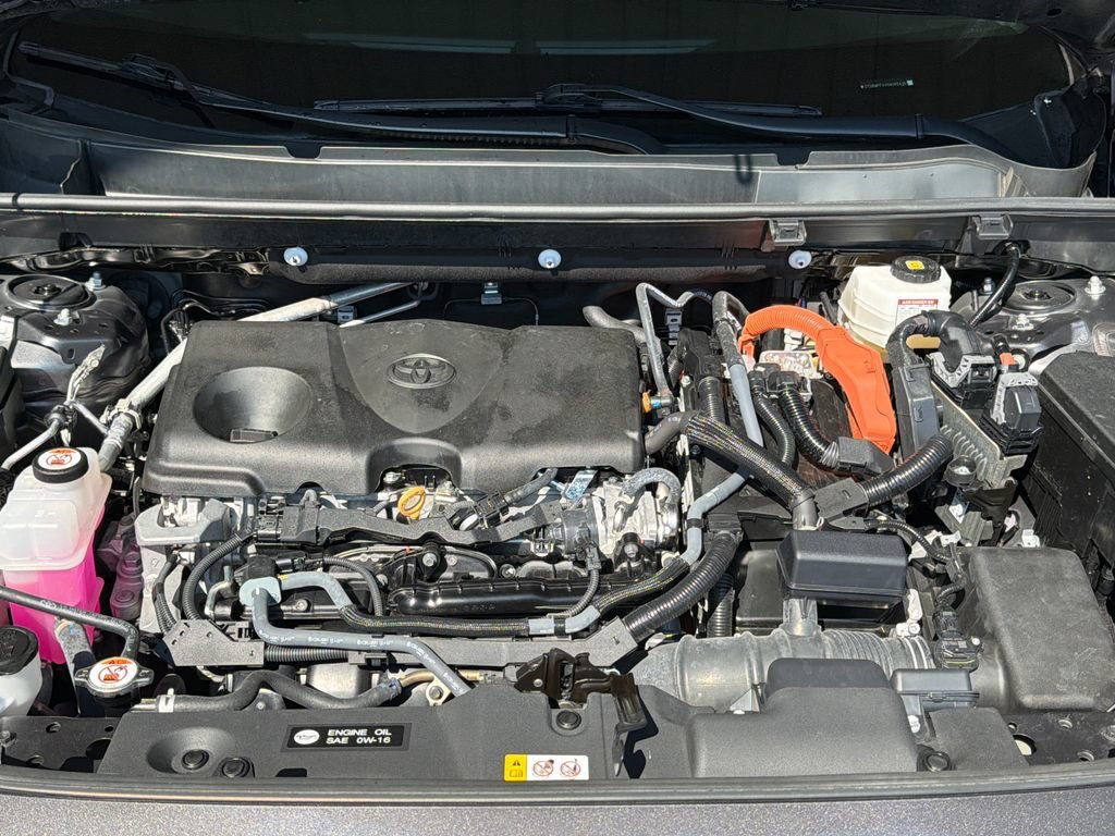 2025 Toyota RAV4 XLE - Photo 25
