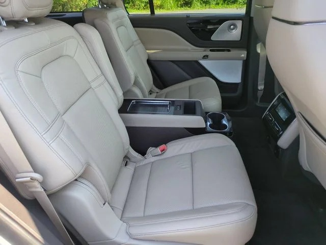 Used 2020 White Lincoln Reserve image 33