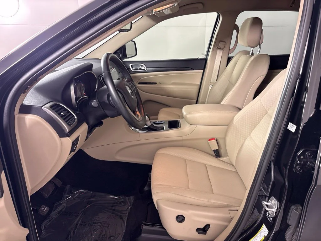 Used 2022 Black Jeep Laredo E image 23
