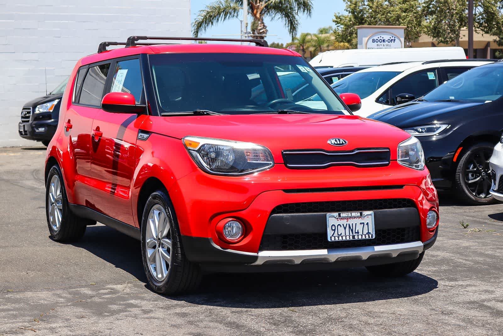 Used 2018 Inferno Red Kia + image 3
