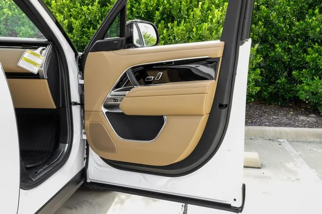 New 2026 Fuji White Land Rover SE image 55