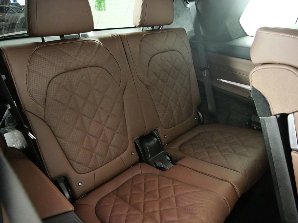 Used 2026 White BMW xDrive40i image 30