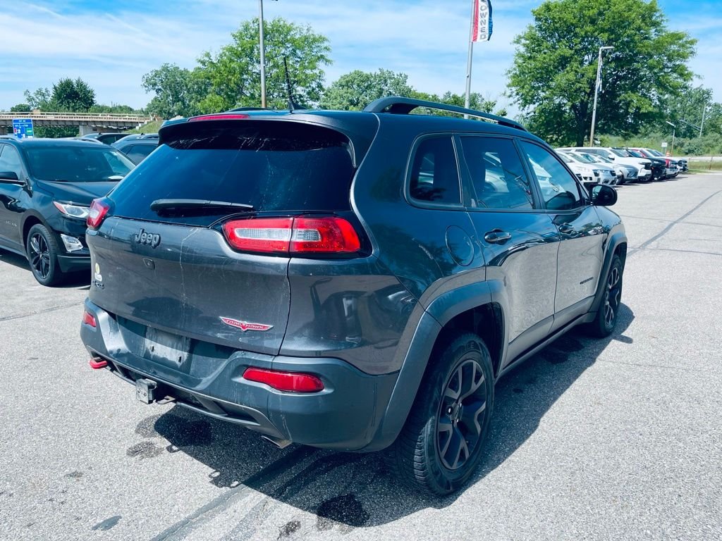 Used 2018 Gray Jeep Trailhawk image 6