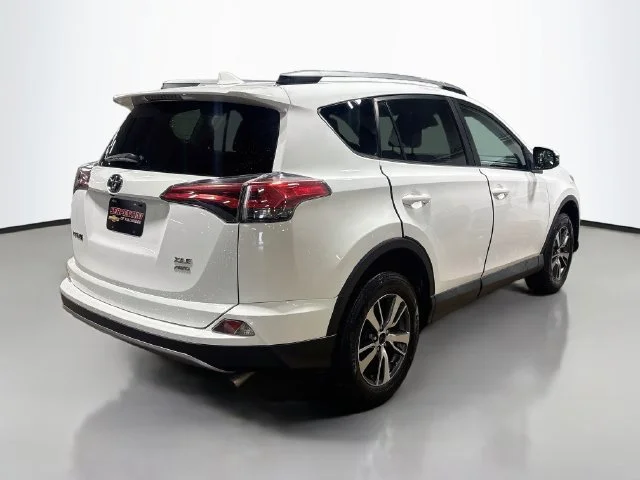 Used 2017 White Toyota XLE image 7