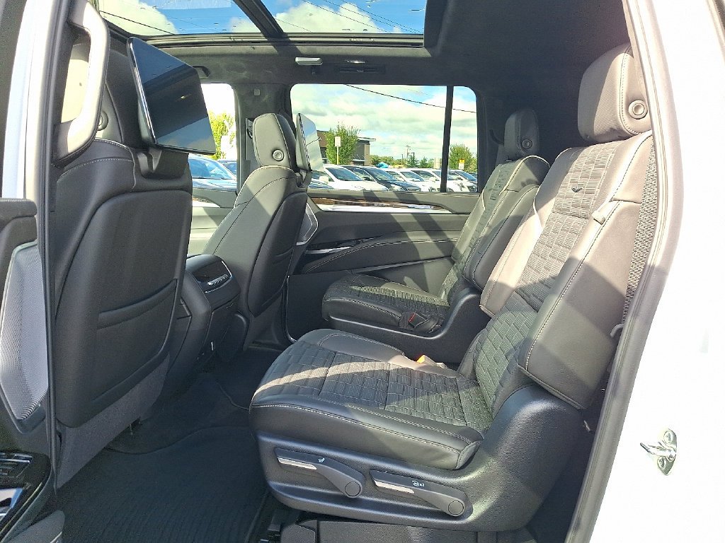 New 2026 Vibrant White Tricoat Cadillac Platinum Sport image 5