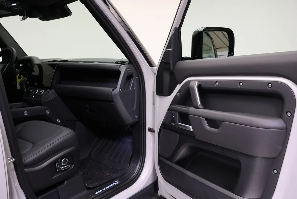 2026 Land Rover Defender X-Dynamic SE - Photo 39