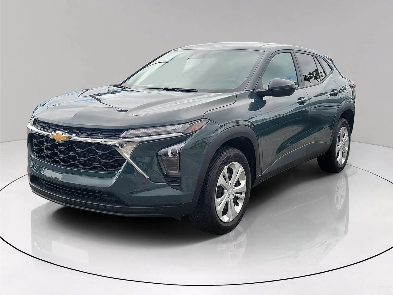 Used 2025 Gray Chevrolet LS image 3