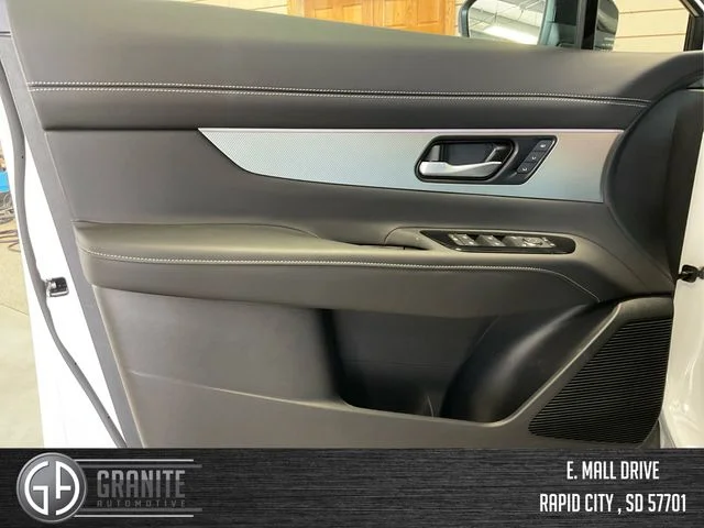 New 2025 Everest White TriCoat Nissan SL image 20