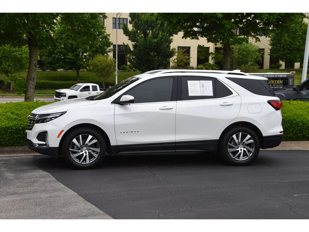 Used 2022 Iridescent Pearl Tricoat Chevrolet Premier image 7