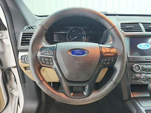 Used 2017 White Ford XLT image 23