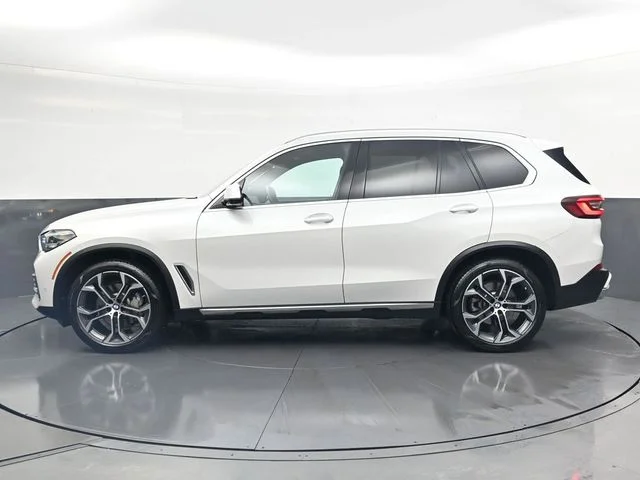 Used 2023 White BMW sDrive40i image 9