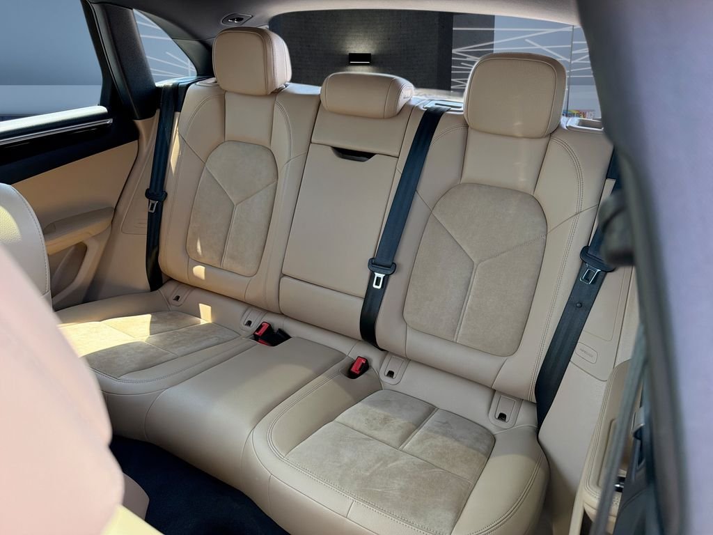 Used 2021  Porsche Base image 25