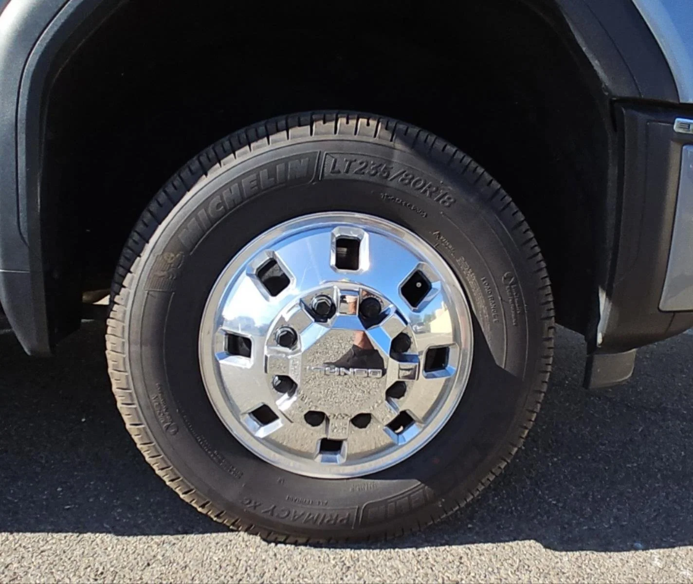 Used 2024 Sterling Metallic GMC Denali DRW image 26