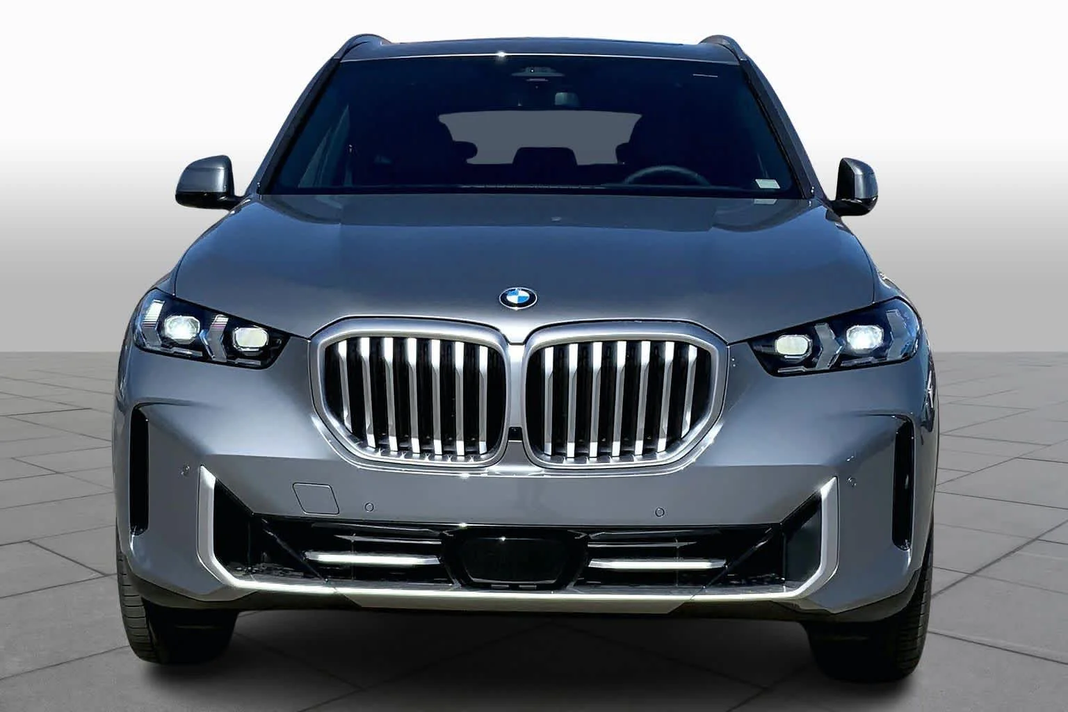 New 2026 Skyscraper Grey Metallic BMW xDrive40i image 3