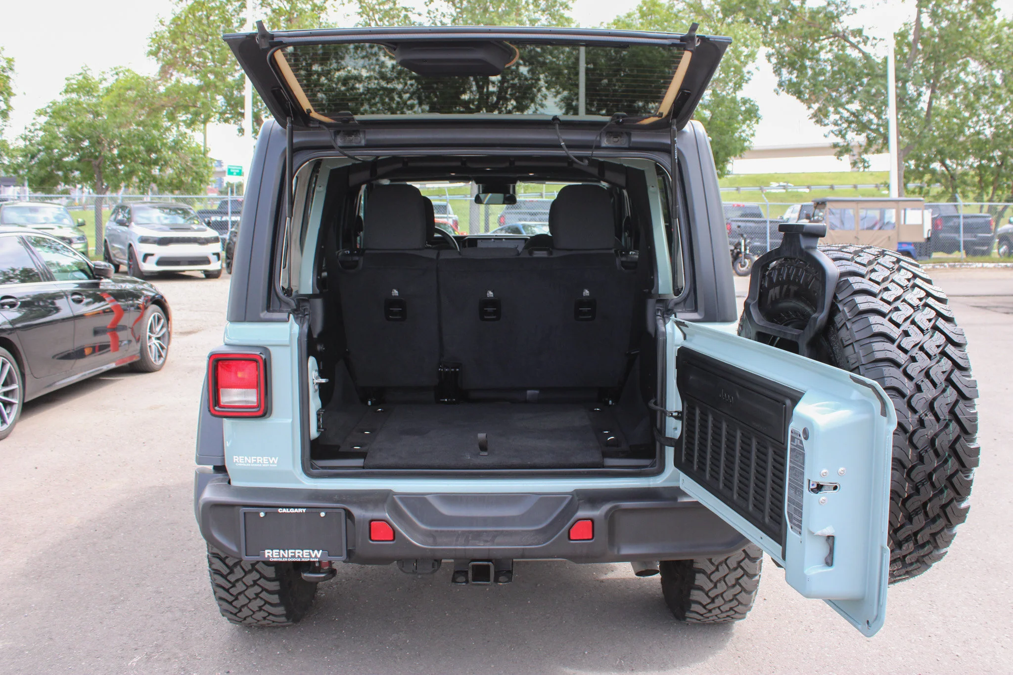 Used 2024 earl Jeep Willys* 4x4 | Earl Exterior | 3.6L V6 | Locking Rear Diff | Black Hardtop | 4.10 Rear Axle Ratio image 17