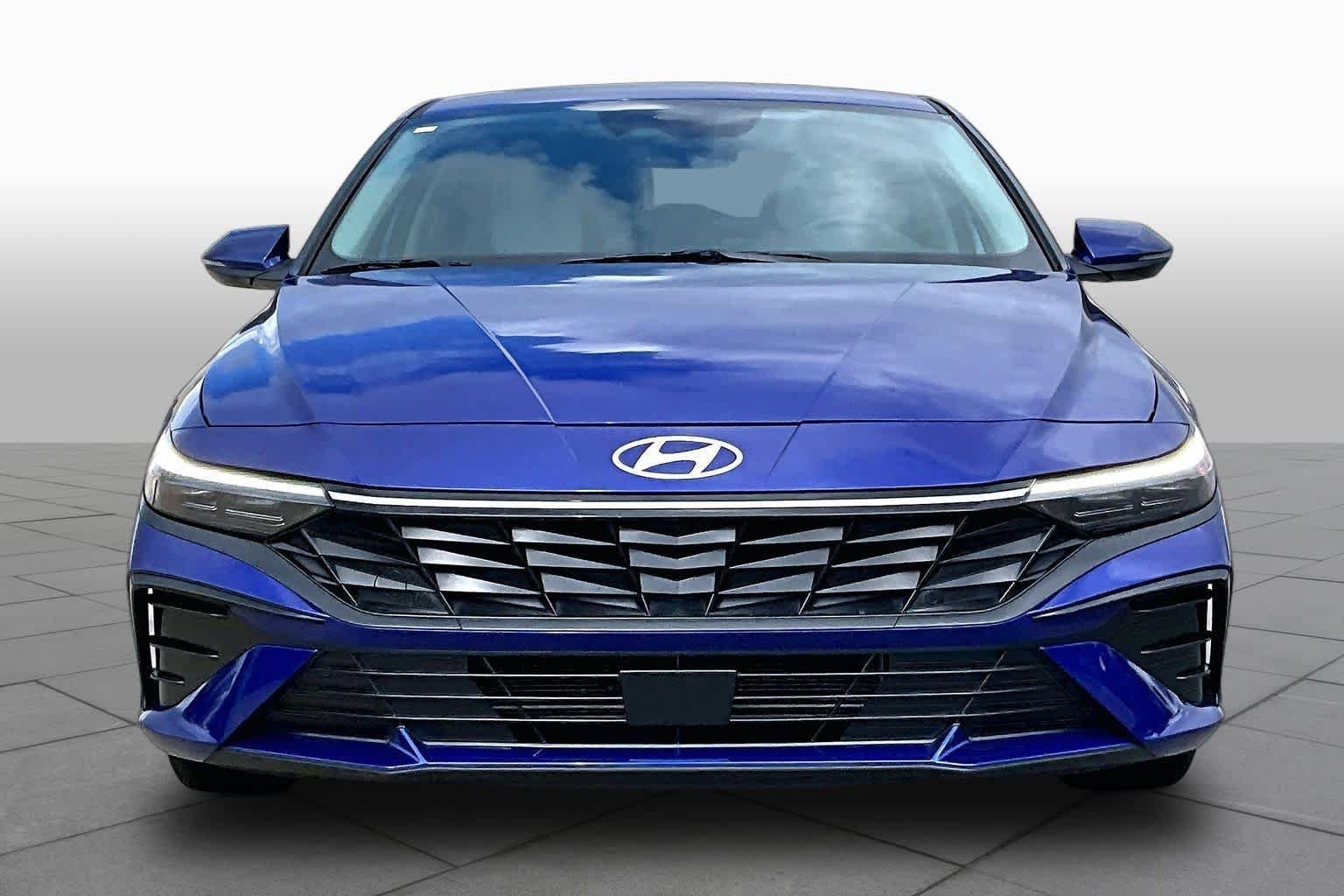 2025 Hyundai Elantra Limited - Photo 8