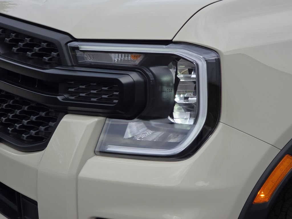 Used 2025 Beige Ford XL image 29