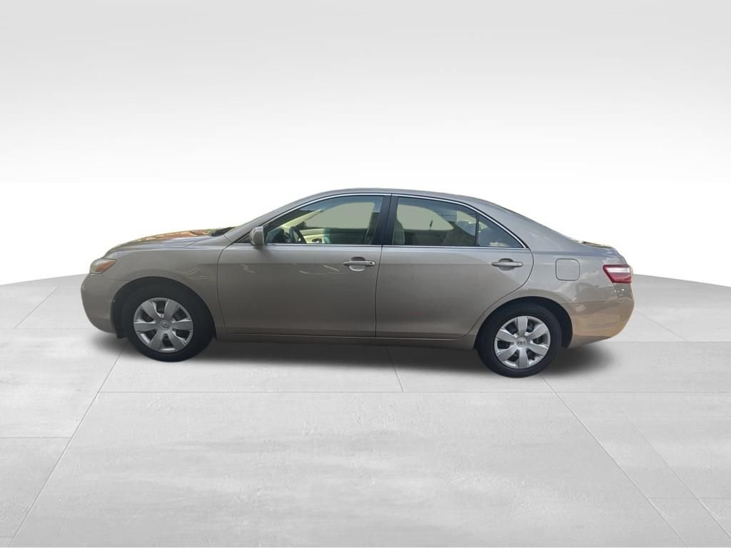 Used 2009 Gold Toyota LE image 3