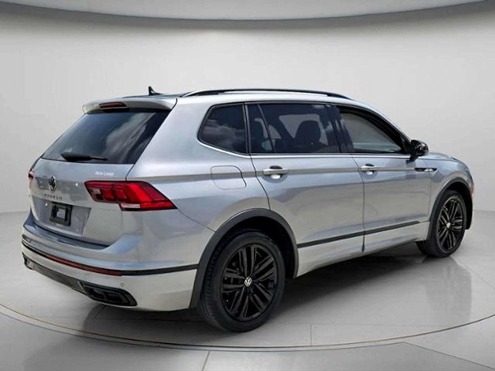 Used 2022  Volkswagen 2.0T SE R-Line Black image 7
