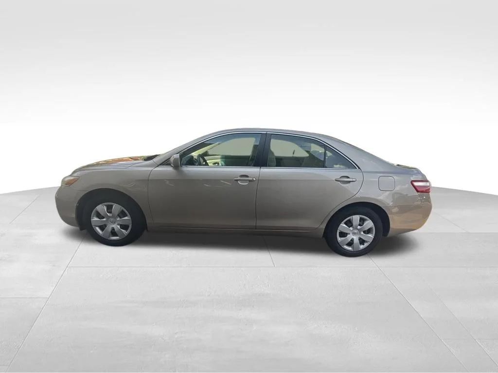 Used 2009 Gold Toyota  image 3