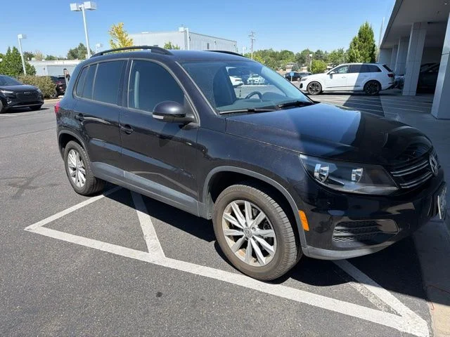 Used 2015 Black Volkswagen SE image 2